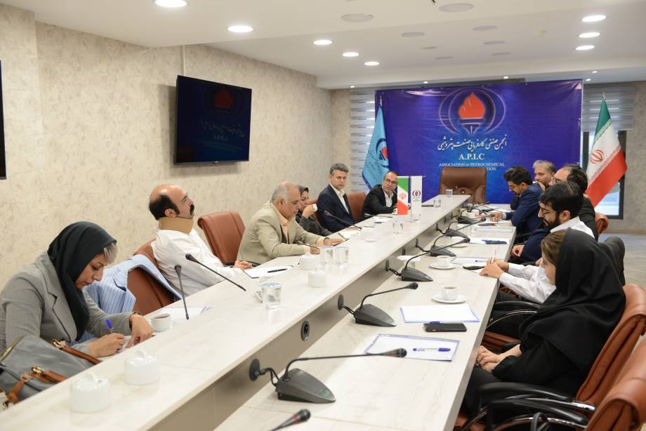 جلسه مشترک مدیران روابط عمومی هلدینگ های پتروشیمی به میزبانی انجمن صنفی کارفرمایی صنعت پتروشیمی+ عکس
